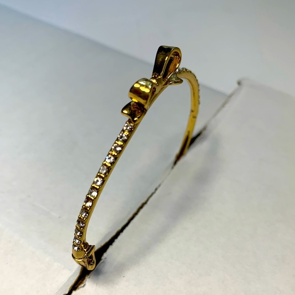 kate spade Jewelry - Kate SPADE BANGLE BOWED WITH DIAMOND INSPIRED STONES GOLD TONE😍